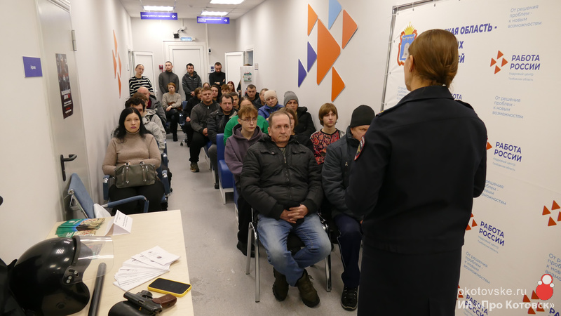 В Котовске прошла ярмарка вакансий по трудоустройству на пороховой завод и в городской отдел полиции.