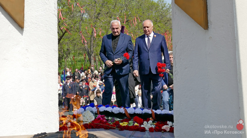 В Котовске праздничные мероприятия, посвященные 80-летию Победы в Великой Отечественной войне, начались с памятного митинга в парке Воинской Славы.