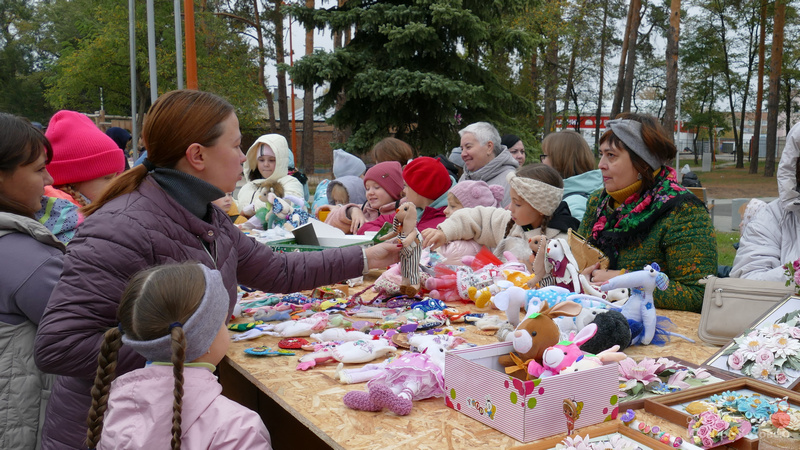 В Доме детского творчества Котовска прошла традиционная благотворительная ярмарка &quot;Покровский хоровод&quot;.