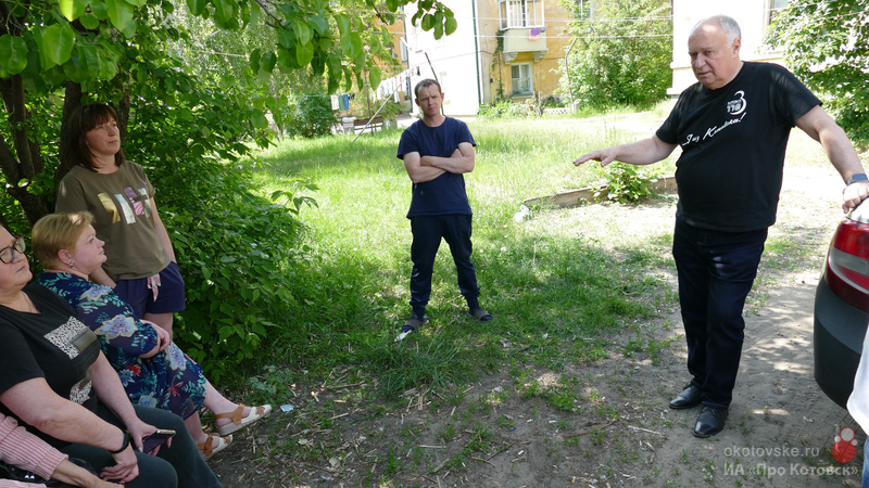 Продолжаются встречи главы Котовска Алексея Плахотникова с жителями по поводу признания их жилья аварийным.