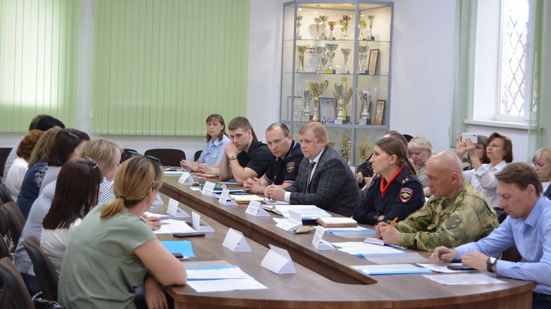 В Котовске провели межведомственное совещание правоохранительных органов, органов местного самоуправления и молодежных организаций и объединений.