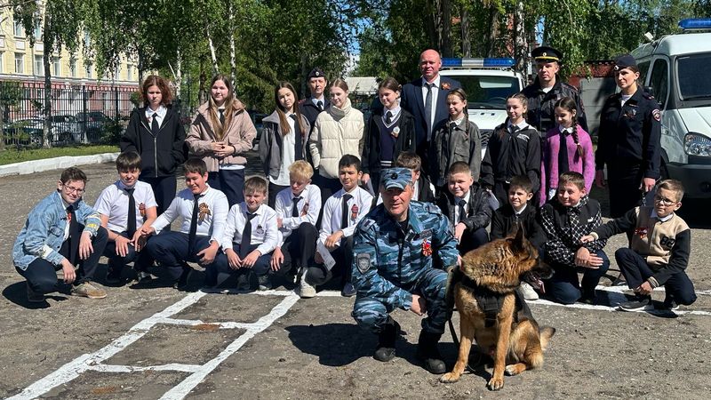 Накануне Дня Победы полицейские Котовска пригласили в гости учащихся полицейских классов школы-ЭКОТЕХ.