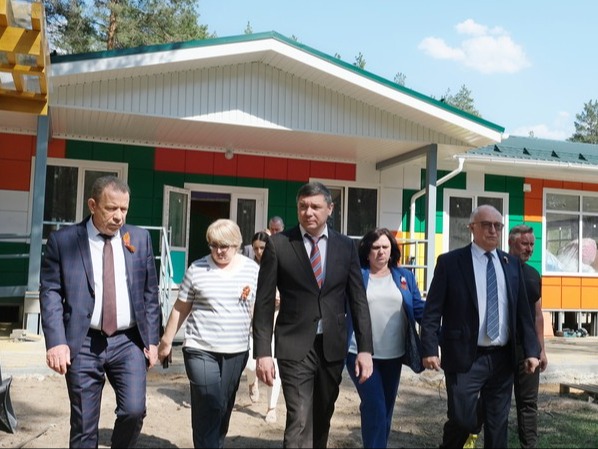 Евгений Первышов посетил загородный оздоровительный лагерь «Костёр» под Котовском.